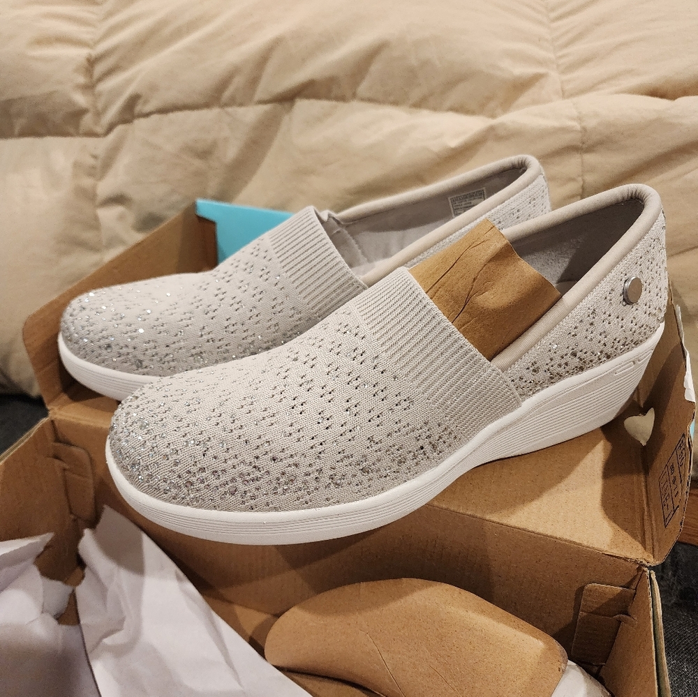 Sketchers slip ons